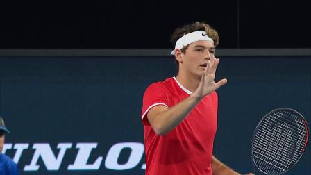 向一人倾斜 向一人倾斜